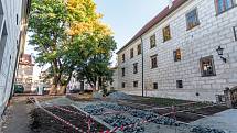 Zámecká lékárna v Třeboni se dočkala rozsáhlé rekonstrukce. Její vlastníci chtějí oživit ducha Petra Voka z Rožmberka.