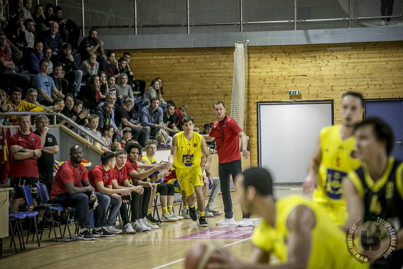 Jindřichohradečtí basketbalisté porazili v atraktivním prvoligovém derby Písek 95:86.