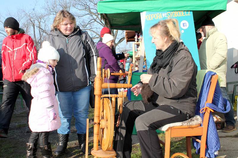 Vánoční otevřený dvůr v Plasné přiláká každoročně stovky návštěvníků. 