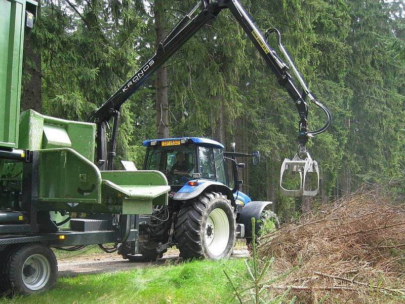 Nový štěpkovač, který obec Staré Město pod Landštejnem pořídila pro zpracování odpadového dřeva ve své centrální kotelně.