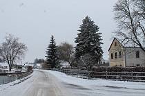 Sněhová pokrývka se držela v Jindřichově Hradci a okolí i v pondělí po dopoledni.