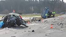 V pondělí se na hlavním tahu z Lomnice nad Lužnicí na Veselí nad Lužnicí, a to u Frahelže střelo osobní auto s nákladní tatrou. Řidič (44 let) v osobní autě zraněním podlehl.