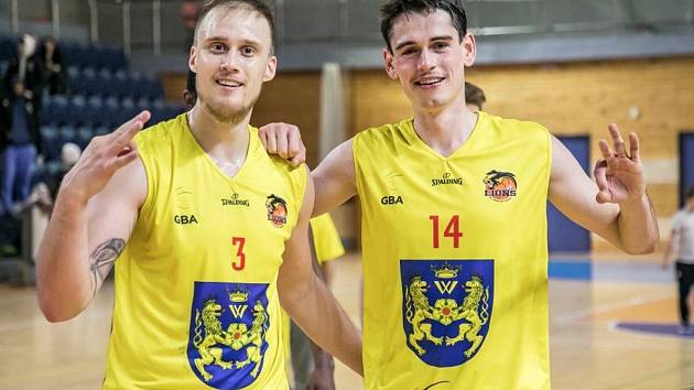 Štěpán Borovka (vpravo) a Lukáš Stegbauer si v této sezoně spolu už v jindřichohradeckém dresu nezahrají. Prvně jmenovaný totiž pro rozhodující fázi soutěže posílil konkurenční Písek.