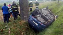 Řidiči na Jindřichohradecku mají za sebou černý víkend. V Břilicích v sobotu po nehodě skončilo auto na střeše.