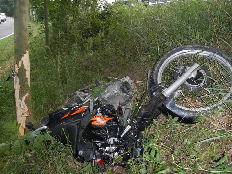 Řidiči na Jindřichohradecku mají za sebou černý víkend. Nehoda motocyklu u Dačic ve směru na Telč si vyžádala život motorkáře. 