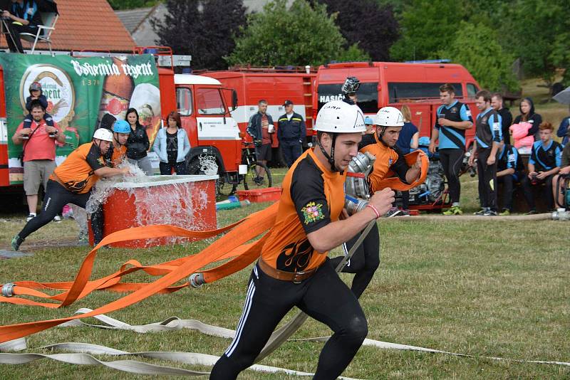 Velká cena Třeboňska v požárním útoku pokračovala soutěží v Mníšku.