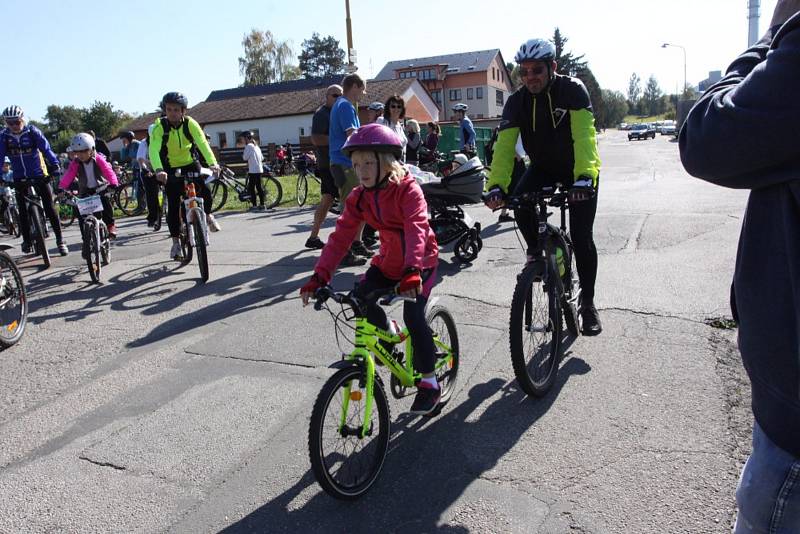 Přes pět stovek cyklistů i pěších se přišlo rozloučit s letošním jindřichohradeckým létem na akci Přes kopec na Hradec.