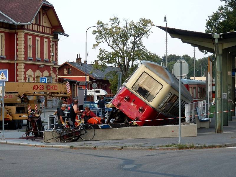 Na odstavné koleji v Jindřichově Hradci vykolejil vagon úzkokolejky. 