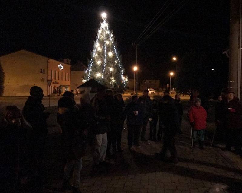 V Číměři si koledy přišlo zazpívat víc než šest desítek zpěváků všech generací.