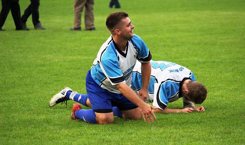 Fotbalisté Buku jsou příjemným překvapením okresního přeboru. Nováček v 5. kole doma deklasoval 5:0 společný tým Číměře a Nové Bystřice B a vyšvihl se na třetí místo.