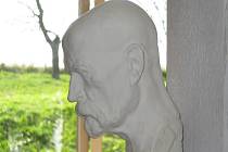 Detail sádrového modelu hlavy T. G. Masaryka, která by byla odlita z bronzu.