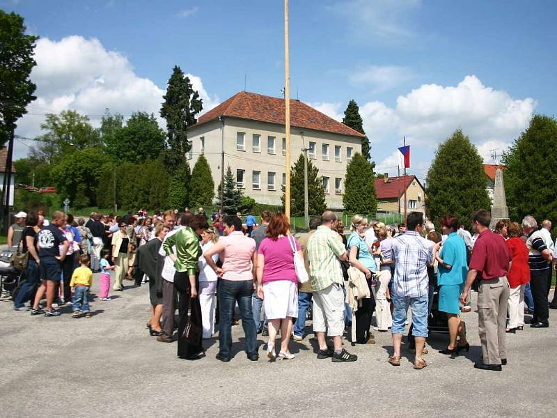 Setkání rodáků v Okrouhlé Radouni. 