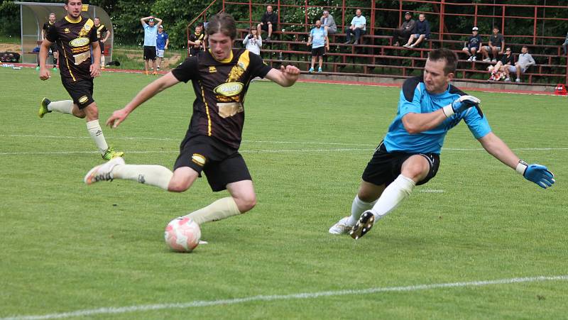 Včelničtí fotbalisté porazili v 25. kole I. A třídy budějovickou Lokomotivu 3:1 a zajistili si postup do krajského přeboru.