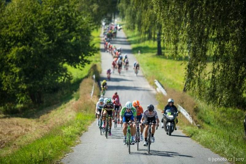 Peloton mezinárodního závodu Okolo jižních Čech zavítá do celé řady míst na území kraje.