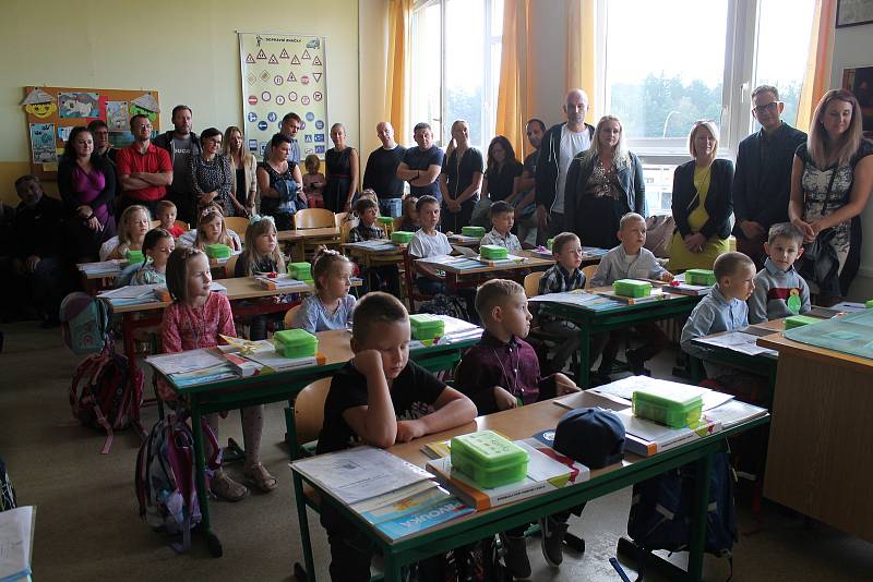 Do lavic na 5. základní škole v Jindřichově Hradci nastoupilo 50 prvňáčků.