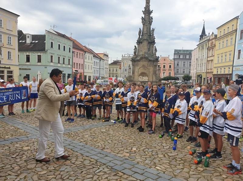 Peace Run štafetový běh s hořící pochodní, který se běží přes sto padesát zemí světa, měl zastávku v úterý 11. srpna na jindřichohradeckém náměstí.