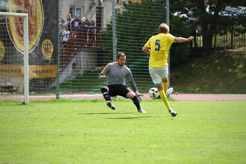 Jindřichohradečtí fotbalisté v divizi podlehli favorizované pražské Admiře 2:3.