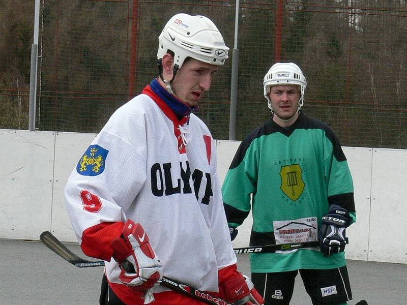 Trenér hokejbalového Olympu Jaroslav Matějka (vlevo).