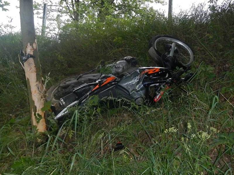 Řidiči na Jindřichohradecku mají za sebou černý víkend. Nehoda motocyklu u Dačic ve směru na Telč si vyžádala život motorkáře. 