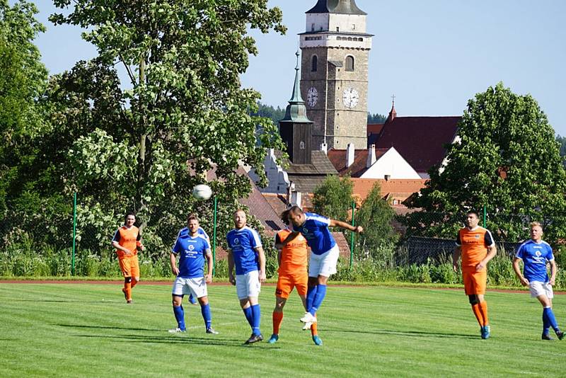 Fotbalisté Nové Bystřice se vítězstvím 2:1 ve Slavonicích udrželi v I. B třídě.