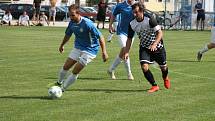 Fotbalisté Buku (v modrém) porazili v místním derby I. B třídy Horní Žďár 3:0.