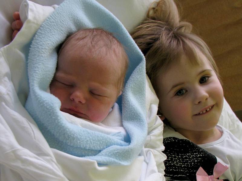 Laura Račická z Dačic se narodila 2. března 2012. Měřila 46 centimetrů a vážila 2 710 gramů.