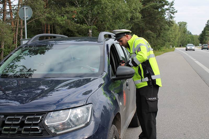 Policisté během dvou hodin zkontrolovali 41 řidičů a odhalili tři přestupky.