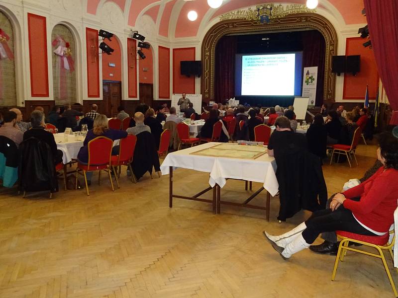 Na Fóru Zdravého města diskutovali lidé v Dačicích o tom, čím by se vedení města mělo co nejdříve zabývat.