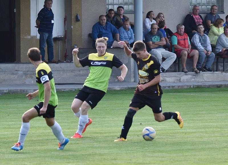 Fotbalisté Nové Včelnice vstoupili v roli nováčka krajského přeboru do sezony porážkou 0:2 v Oseku.