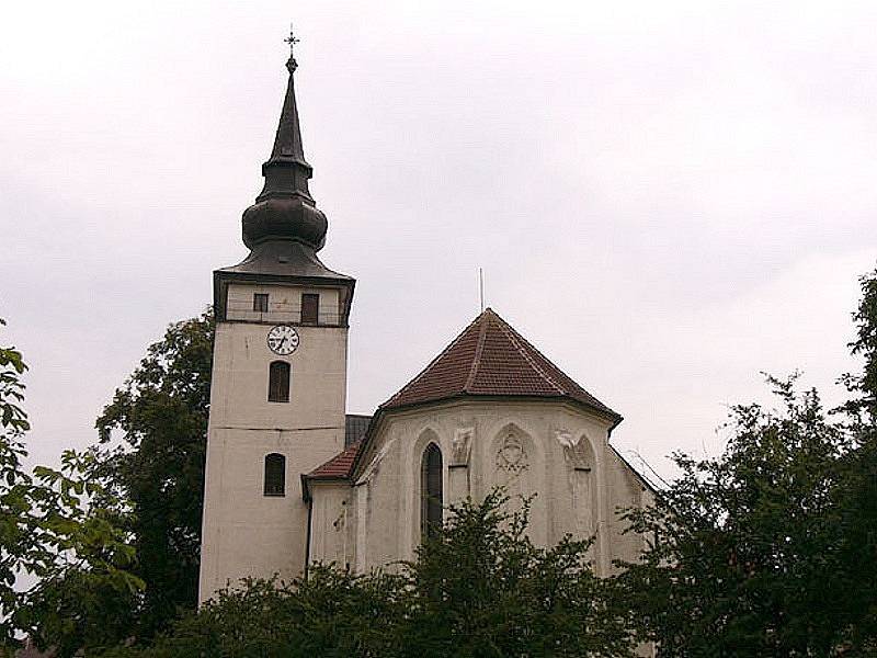 Pohled na kostel Narození svatého Jana Křtitele v K. Řečici.