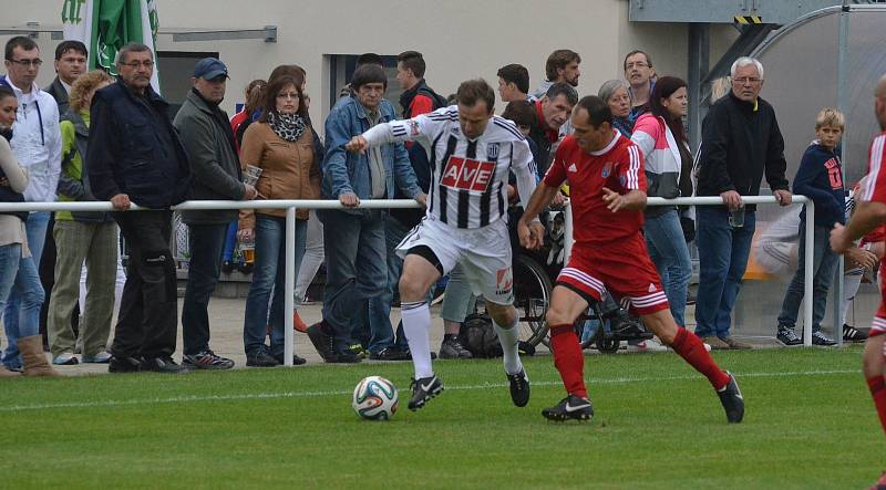 Když v září roku 2014 v Třeboni otevírali zbrusu nový areál Hliník, byla to pro fotbalisty Jiskry velká sláva. Jeden z nejdéle fungujících oddílů nejen na jihu Čech tak odstartoval další kapitolu své bohaté historie.