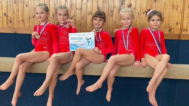 Sportovní gymnastky Slovanu J. Hradec absolvovaly další závody. Nejprve se zúčastnily doma Jindřichohradecké ligy ve čtyřboji a poté krajského přeboru družstev ve Veselí nad Lužnicí.