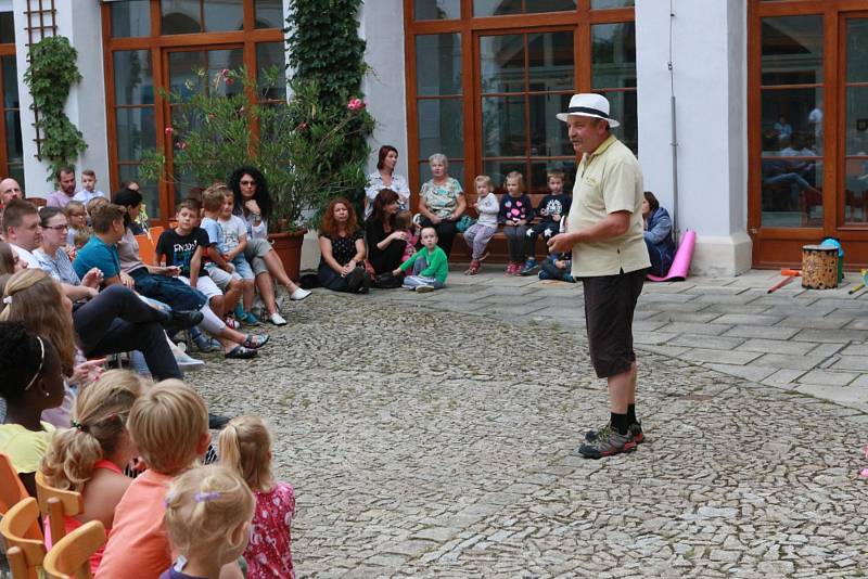 Vystoupení skupiny IYASA bavilo návštěvníky muzea fotografie v Hradci.