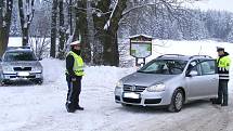 Společná hlídka jindřichohradecké dopravní police a rakouské u Nové Bystřice. 