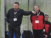 Trenér třeboňských fotbalistů Zdeněk Procházka (vlevo) a jeho asistent Jan Budějcký.