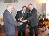 Křest uncové medaile zámku J. Hradec a ocenění pěstounů Žáčkových. 