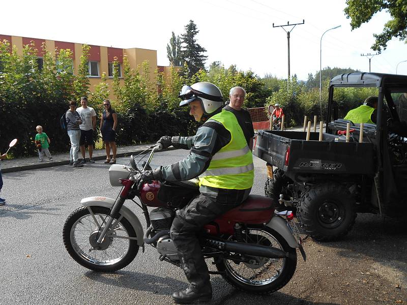 Motorkáři se vydali na tajný orientační závod.