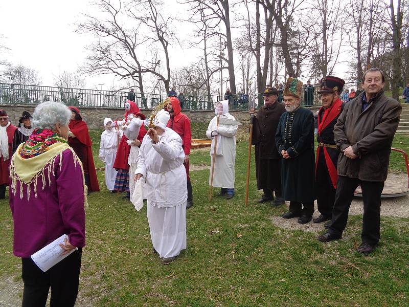 Baráčníci letos smrtku vynesli v neděli 7. dubna.