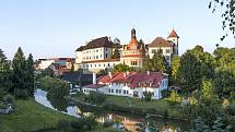 Ke kulatému jubileu připravila správa jindřichohradeckého zámku ve spolupráci s městem a pobočkou Státního oblastního archivu v Třeboni několik akcí.