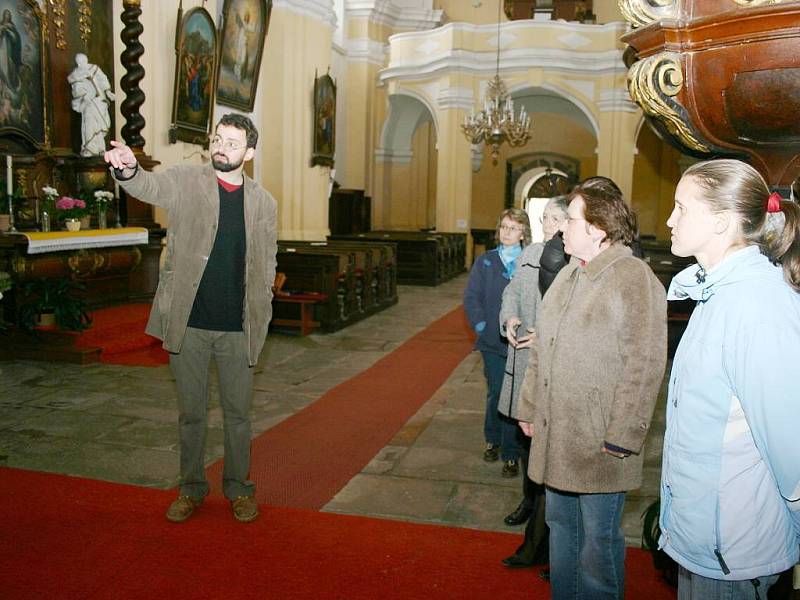 Prohlídka kostelu svatého Ottona v Deštné s výkladem kastelána z Červené Lhoty  Tomáše Horyny. 