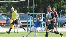 Fotbalisté Buku (v modrobílém) v úvodním kole I. B třídy doma v derby remizovali s Horním Žďárem 1:1.