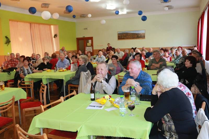 V sobotu uspořádala Obec Lodhéřov ve spolupráci s panem Františkem Hadačem setkání heligonkářů.