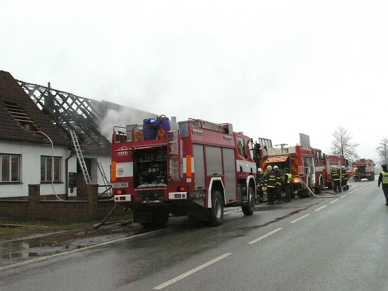 Požár řadového domu v Kardašově Řečici. 