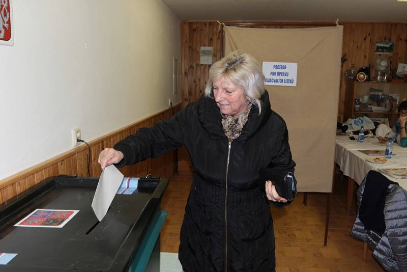 V Deštné na Jindřichohradecku odvolilo kolem sobotní jedenácté hodiny už 68 procent voličů ze seznamu.