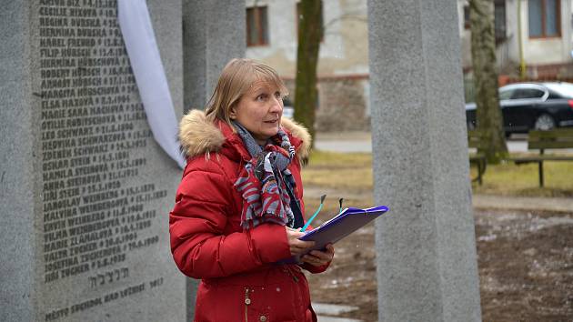 OBRAZEM: Památník v Suchdole připomíná židovské oběti - Jindřichohradecký  deník