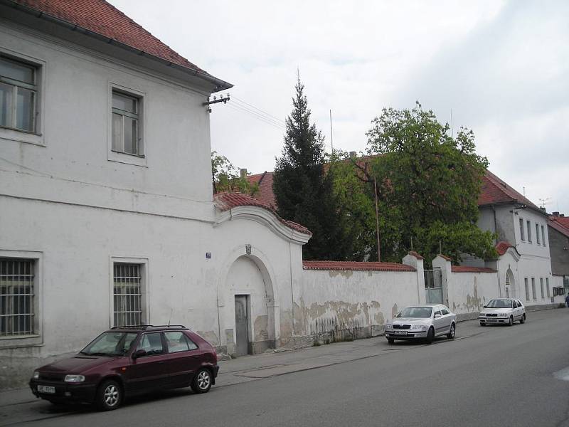 Bývalá kasárna v Třeboni se promění na městský úřad. 