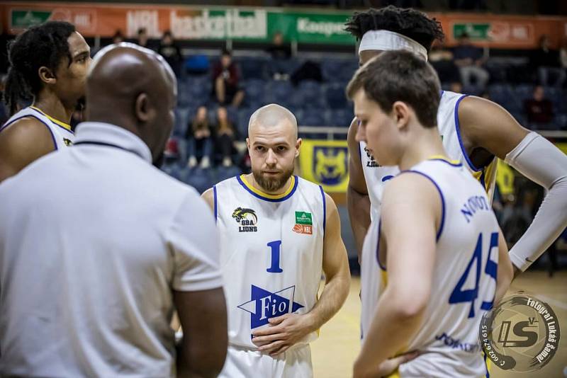 Jindřichohradečtí basketbalisté ve svém nejlepším utkání tohoto ročníku KNBL porazili  Děčín vysoko 106:75.