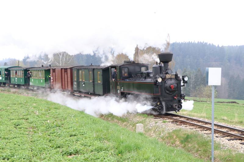 První jízda zrekonstruované parní lokomotivy U37.002 a její křest v Jindřichově Hradci.