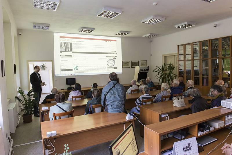 Učená společnost České republiky navštívila oblastní archiv v Třeboni.