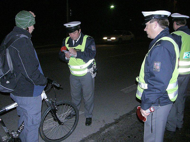 Policisté v J. Hradci se občas v časných ranních hodinách zaměřují kontroly na cyklisty. 